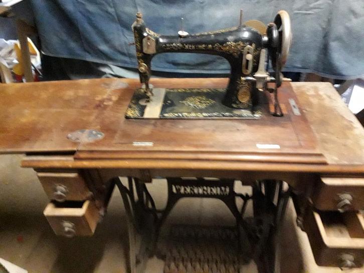 2 anciennes machines à coudre WERTHEIM et EXCELLA, Antiquités & Art, Antiquités | Machines à coudre, Enlèvement