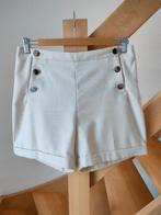 Mooie short H&M maat: Smal, los model kan ook voor medium., Kleding | Dames, Broeken en Pantalons, H&M, Kort, Wit, Ophalen of Verzenden