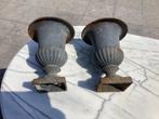 2  oude  gietijzeren tuinvazen, Tuin en Terras, Ophalen of Verzenden, Gebruikt