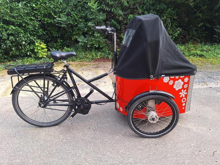 Bakfiets Nihola Family (driewieler), Fietsen en Brommers, Fietsen | Bakfietsen, Gebruikt, Overige merken, 2 kinderen, Huif, Ophalen