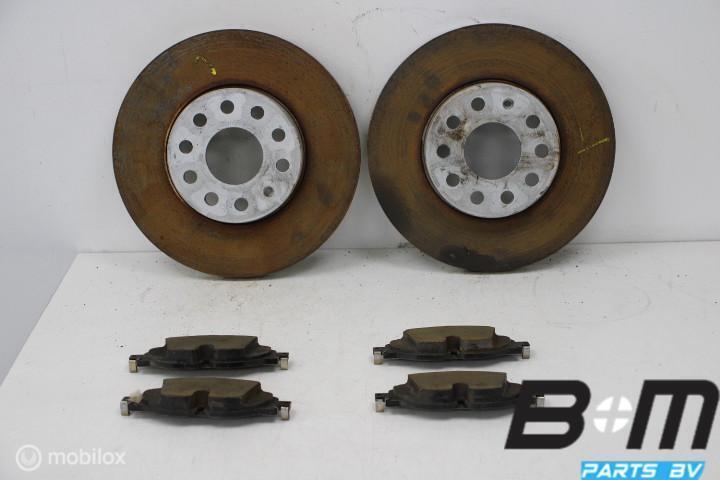 Set schijven + blokken voorzijde VW Golf 7 5Q0615301H, Auto-onderdelen, Remmen en Aandrijving, Gebruikt
