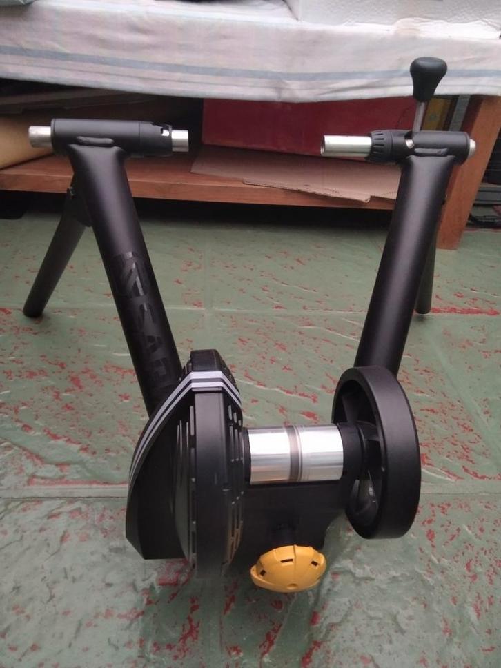 Smart on wheel trainer Magnus, Sport en Fitness, Wielrennen, Zo goed als nieuw, Ophalen