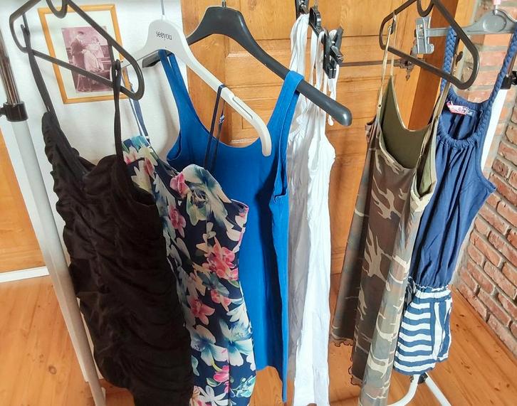 Lot de 72 robes de divers modèles et coloris taille 38/40, Kleding | Dames, Dames-kledingpakketten, Gedragen, Maat 38/40 (M), Ophalen