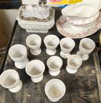 Doos met oude blikken , eierdopjes, sauskom..., Enlèvement