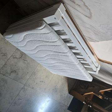Babypark met matras beschikbaar voor biedingen