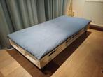 WITTE PALLET MET BLAUWE FUTON OP GIETIJZEREN WIELEN, Ophalen, Gebruikt, 90 cm, Eenpersoons