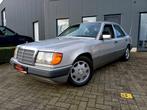 Mercedes 300E-24**bj:1990**weinig km!!!!, Auto's, 4 deurs, Achterwielaandrijving, Zwart, Lederen bekleding