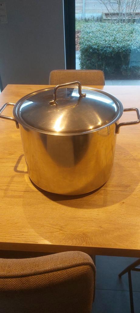 Demeyere Apollo soeppan 30cm met deksel, Huis en Inrichting, Keuken | Potten en Pannen, Zo goed als nieuw, Ophalen