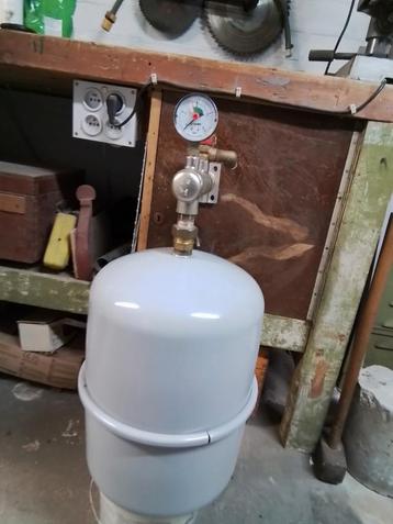 exspantievat met drukmeter en muursteun beschikbaar voor biedingen