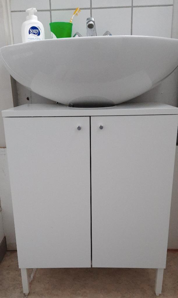 Wastafelkast WIT met 2 deuren NYSJÖN, Huis en Inrichting, Badkamer | Badkamermeubels, Zo goed als nieuw, Wastafelkast, Minder dan 100 cm