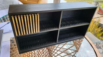 Mooi houten CD rekje voor 80 CD's (en/of 40 Dubbel CD's) beschikbaar voor biedingen