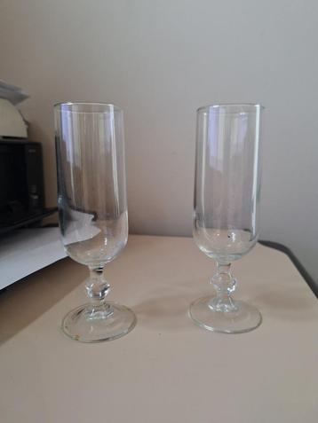 champagneglazen 2x beschikbaar voor biedingen