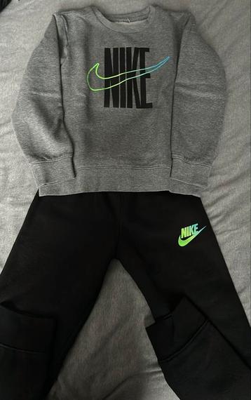 Ensemble training Nike 116-122 L, Enlèvement ou Envoi, Comme neuf, Ensemble