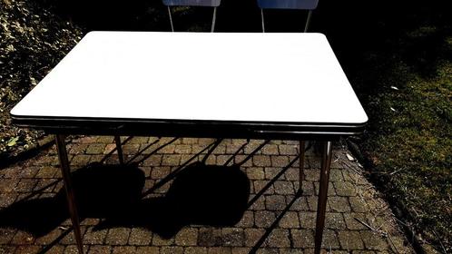 50 jaren tafel uitschuifbaar in drie delen met 2 stoelen en, Huis en Inrichting, Tafels | Eettafels, Zo goed als nieuw, 50 tot 100 cm