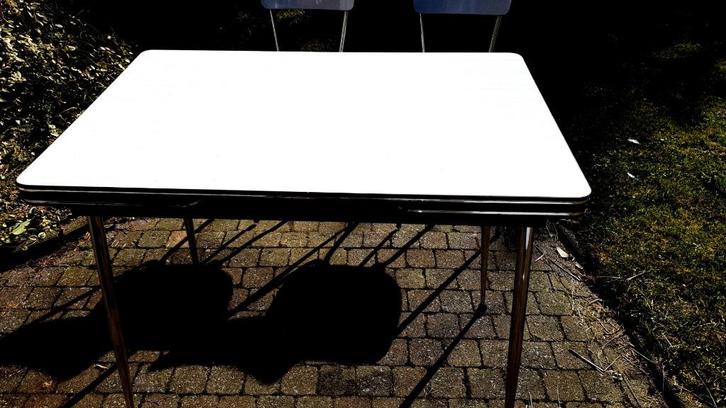 50 jaren tafel uitschuifbaar in drie delen met 2 stoelen en, Huis en Inrichting, Tafels | Eettafels, Zo goed als nieuw, 50 tot 100 cm