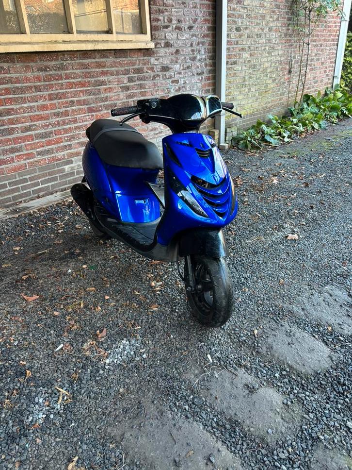 Piaggio zip 70cc b klasse, Fietsen en Brommers, Scooters | Piaggio, Zo goed als nieuw, Zip, Benzine, Ophalen