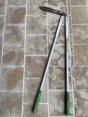 Hand heggenschaar met lange steel. beschikbaar voor biedingen