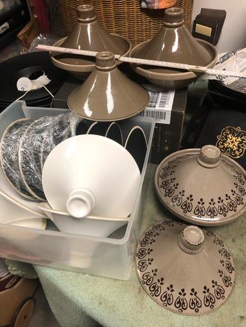 Tagines en losse deksels beschikbaar voor biedingen