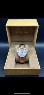 Montre burberry, Bijoux, Sacs & Beauté, Montres | Femmes, Enlèvement, Comme neuf