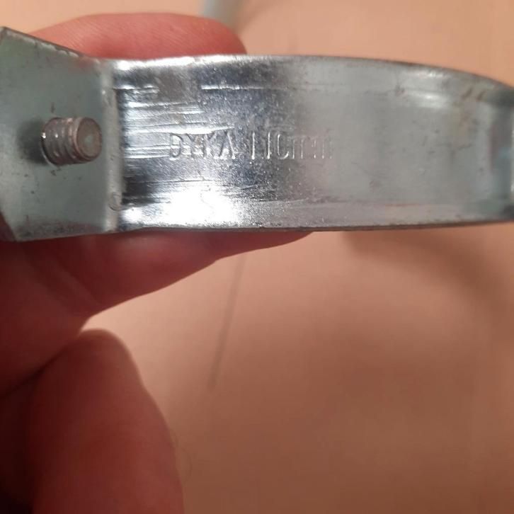Universele beugels Dyka 110 mm ophangbeugel, Doe-het-zelf en Bouw, IJzerwaren en Bevestigingsmiddelen, Ophalen