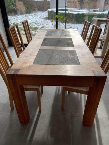 Eettafel teak met ingelegde lavastenen beschikbaar voor biedingen