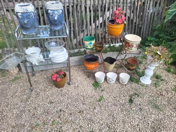 Vintage bloempotten beschikbaar voor biedingen