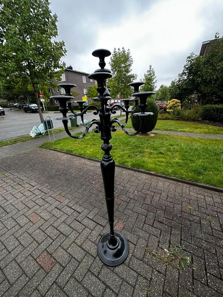 Vintage staande kandelaar – zwart metaal – 9-armig, Huis en Inrichting, Woonaccessoires | Kandelaars en Kaarsen, Kandelaar, Metaal
