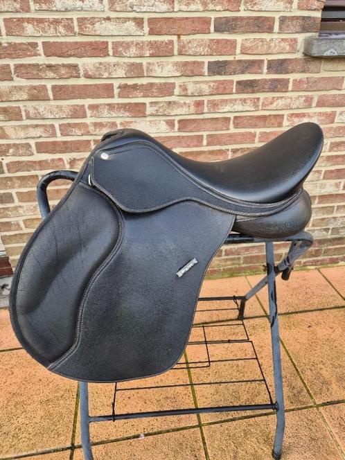 Selle mixte Wintec Cair 500 17.5 + équipement, Animaux & Accessoires, Chevaux & Poneys | Brides & Harnachement, Utilisé, Récréation