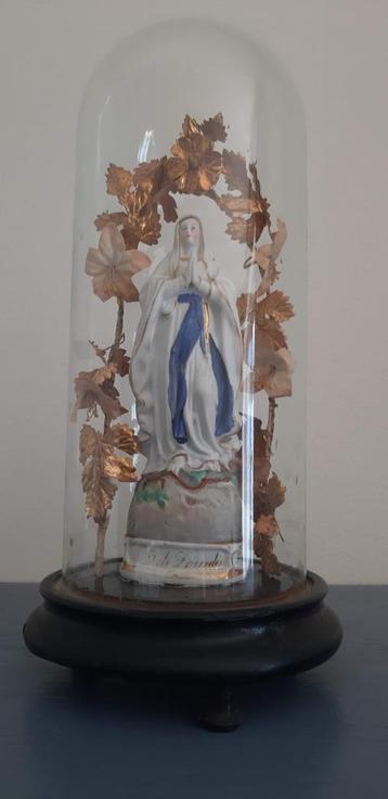 Onze Lieve Vrouw Lourdes onder stolp genummerd beschikbaar voor biedingen