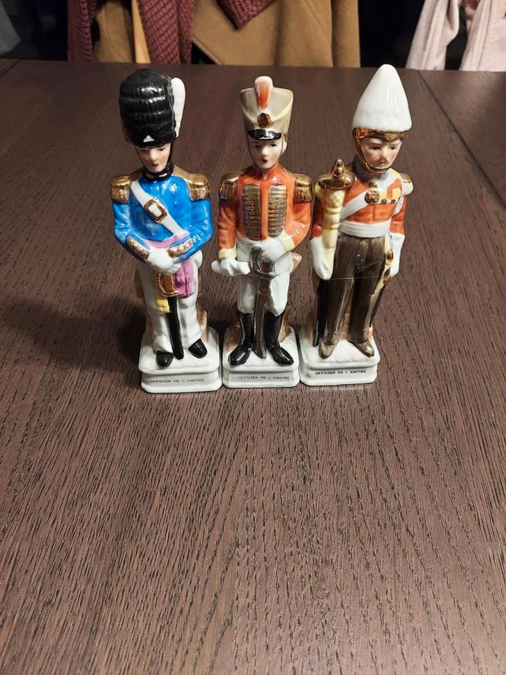 Set van 3 porseleinen beeldjes – “Officier de l’Empire”, Verzamelen, Beelden en Beeldjes, Zo goed als nieuw, Ophalen of Verzenden