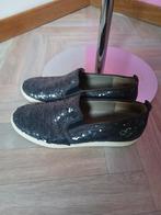 Mocassins Paul Green, Enlèvement