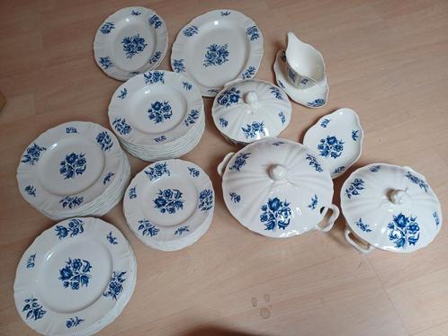 12 delig servies Petrus Regout & Co Maastricht Bouquet Blue, Antiek en Kunst, Antiek | Servies compleet, Ophalen