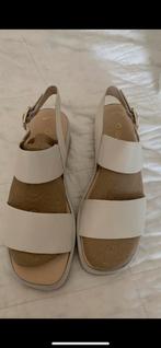Sandales en cuir marque Gabor neuve dans sa boîte p41, Vêtements | Femmes, Gabor, Blanc, Sandales et Mûles, Neuf