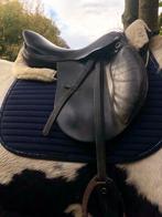 Zwart springzadel, Dieren en Toebehoren, Paarden en Pony's | Zadels, Ophalen, Gebruikt, Springen