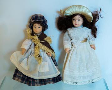 2 poupées en porcelaine