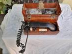 Oude bakelieten veldtelefoon