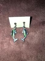Oorbellen met hanger met pareldolfijn, Handtassen en Accessoires, Overige materialen, Hangers, Ophalen of Verzenden, Zo goed als nieuw