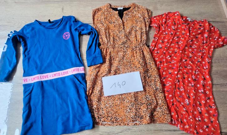Set 3 kleedjes maat 140, Kinderen en Baby's, Kinderkleding | Maat 140, Gebruikt, Meisje, Jurk of Rok, Ophalen of Verzenden
