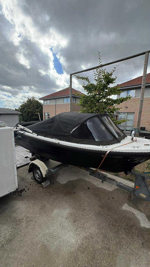 Sloep Liberty 520 met Mercury 20PK, Watersport en Boten, Sloepen, Zo goed als nieuw, 10 tot 30 pk, 3 tot 6 meter, Buitenboordmotor