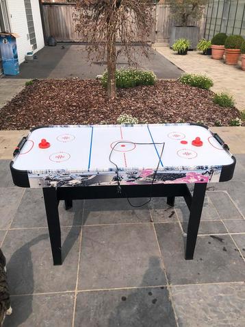 Mooie airhockeytafel, weinig gebruikt beschikbaar voor biedingen