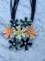 Blauw-oranje-gele bloemenketting, Handtassen en Accessoires, Ophalen, Nieuw, Blauw, Overige materialen