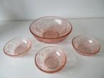 Antieke roze glazen kom met bijpassende kleine kommetjes, Antiek en Kunst, Antiek | Schalen, Ophalen of Verzenden