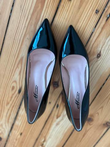 41 zwarte lakpumps AS NEW beschikbaar voor biedingen