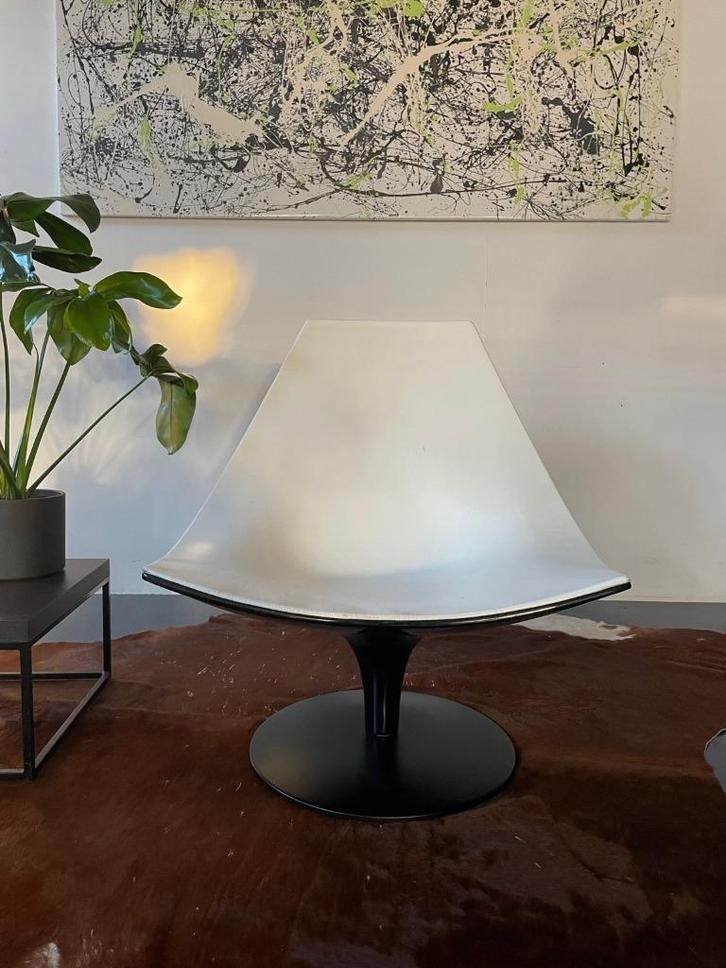 Tacchini Moon Chair – Pietro Arosio (2002), Huis en Inrichting, Fauteuils, Zo goed als nieuw, Kunststof, Leer, Metaal, 75 tot 100 cm