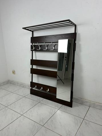 Vintage wandkapstok met spiegel en hoedenrek beschikbaar voor biedingen