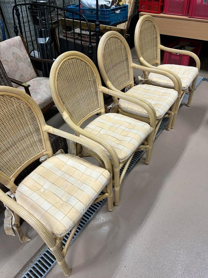 Set van 4 lichte rieten stoelen met kussentjes, Tuin en Terras, Tuinstoelen, Zo goed als nieuw, Rotan, Ophalen
