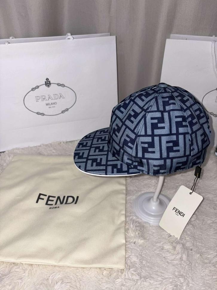 Casquette Fendi bleu AAA+, Kleding | Heren, Hoeden en Petten, Zo goed als nieuw, Pet, Ophalen of Verzenden