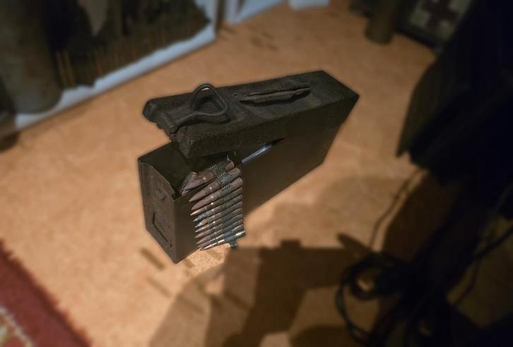 Mg42 kist met bijhorende munitieriem onklaar, Collections, Objets militaires | Seconde Guerre mondiale, Armée de terre, Enlèvement ou Envoi