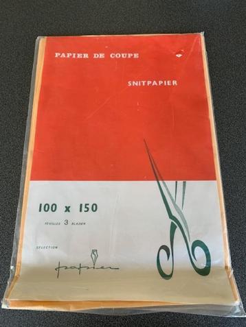 Restje snitpapier beschikbaar voor biedingen