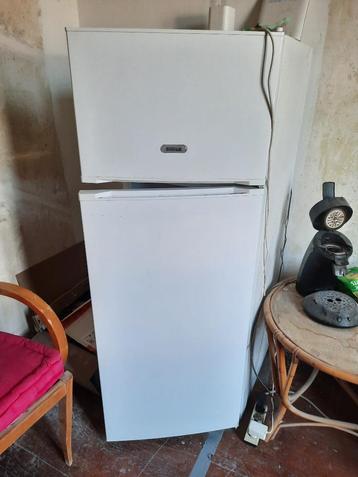 Frigo met diepvries gedeelte Sogelux, Elektronische apparatuur, Koelkasten en IJskasten, Ophalen, 150 tot 200 liter, Zo goed als nieuw